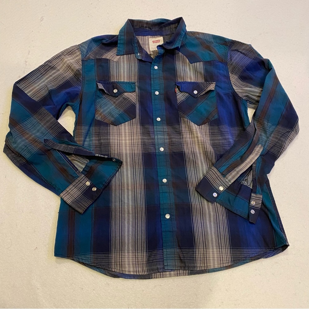 Levi’s Long Sleeve Pearl Snap Button